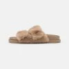 NA-KD FLUFFY BUCKLE - Mules - Beige -NA-KD Soldes Magasin 0130000579e44898bcda6eeb9a04091a