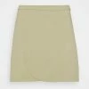 NA-KD MATHILDE GØHLER BUTTON DETAIL SKIRT - Minijupe - Khaki -NA-KD Soldes Magasin 019341a51f384851a0628257a7d1716a