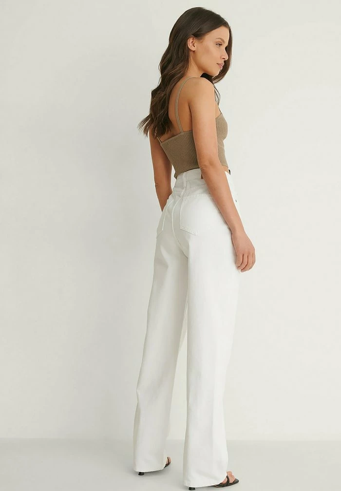 NA-KD MIT WEITEN BEINEN UND HOHER TAILLE - Jean Droit - White 2 NA-KD MIT WEITEN BEINEN UND HOHER TAILLE - Jean Droit - White – Image 2