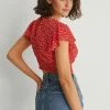 NA-KD Blouse - Red White Floral -NA-KD Soldes Magasin 030180913c594b93bda3676988d8d20f