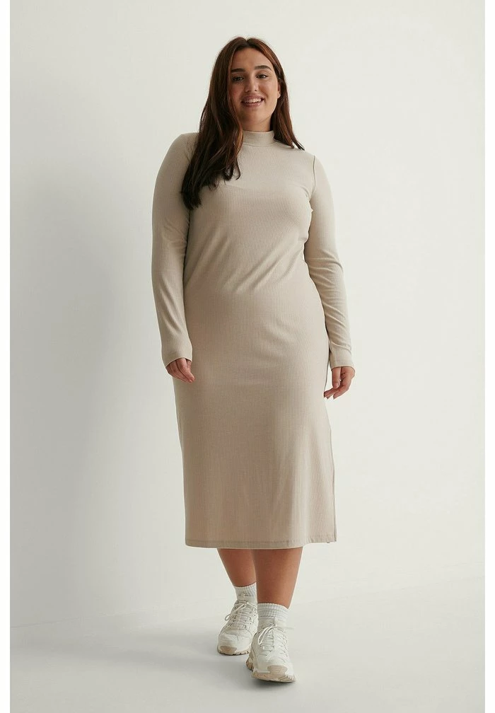 NA-KD RECYCELTES HOCHGESCHNITTENES GERIPPTES MIT LANGEN ÄR - Robe En Jersey - Taupe 1 NA-KD RECYCELTES HOCHGESCHNITTENES GERIPPTES MIT LANGEN ÄR - Robe En Jersey - Taupe