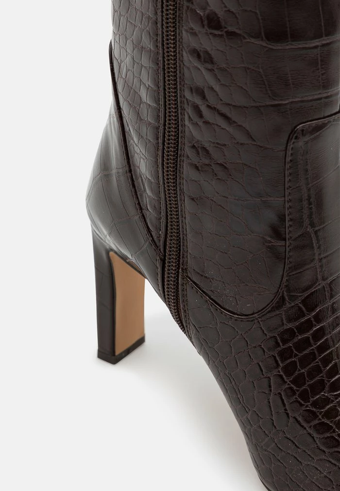 NA-KD POINTY LOOSE SHAFT BOOTS - Bottes à Talons Hauts - Chocolate 6 NA-KD POINTY LOOSE SHAFT BOOTS - Bottes à Talons Hauts - Chocolate – Image 6