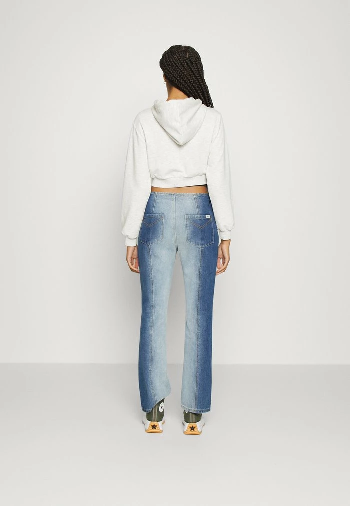 PAMELA REIF X NA-KD - ZIP DETAIL HOODIE - Sweat à Capuche Zippé - Grey Melange 3 PAMELA REIF X NA-KD - ZIP DETAIL HOODIE - Sweat à Capuche Zippé - Grey Melange – Image 3