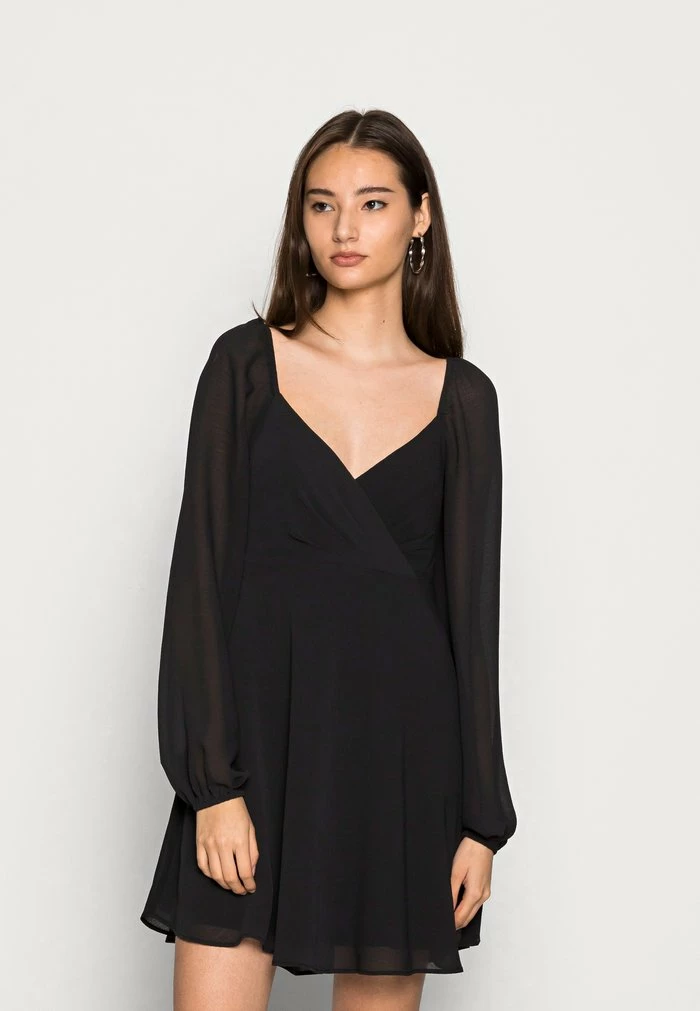 PAMELA REIF X NA-KD - OVERLAPPED DETAIL DAY DRESS - Robe De Jour - Black 1 PAMELA REIF X NA-KD - OVERLAPPED DETAIL DAY DRESS - Robe De Jour - Black