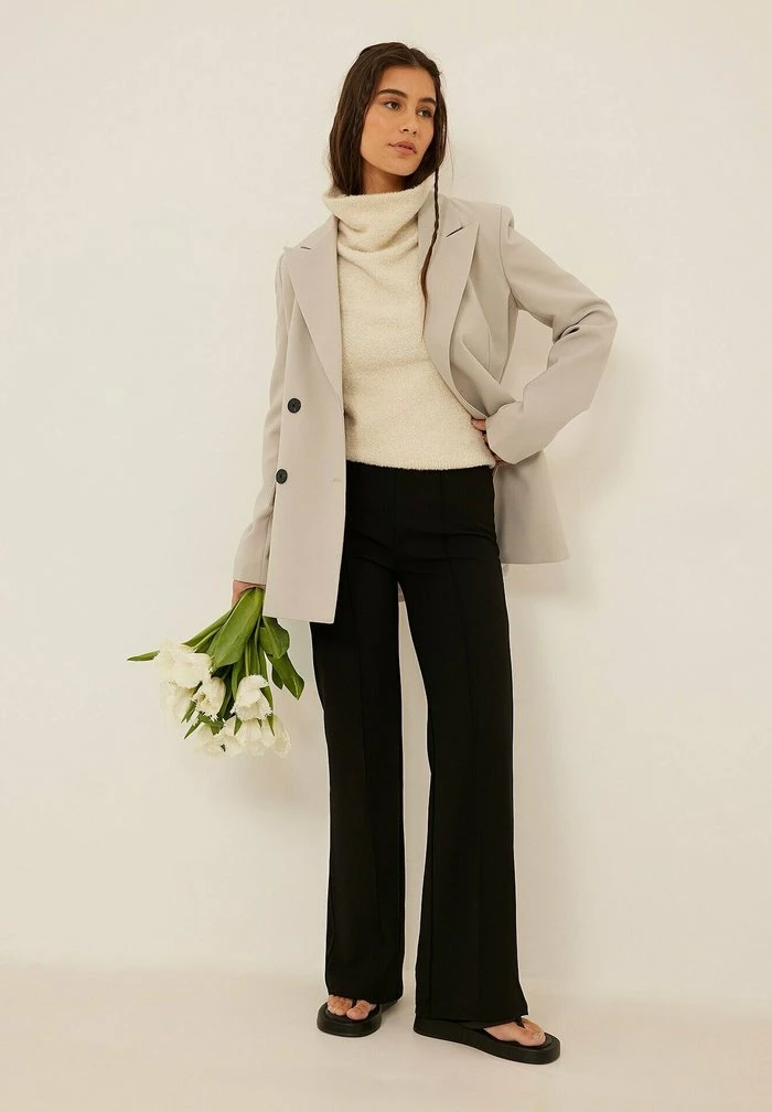 NA-KD Pantalon Classique - Black 2 NA-KD Pantalon Classique - Black – Image 2