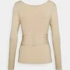 NA-KD HALTERNECK - T-shirt à Manches Longues - Light Beige -NA-KD Soldes Magasin 1194a7ce34c541b98d918fbe1334e417