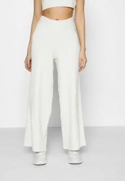 NA-KD X ZALANDO EXCLUSIVE SOFT RIBBED PANTS - Pantalon Classique - Offwhite