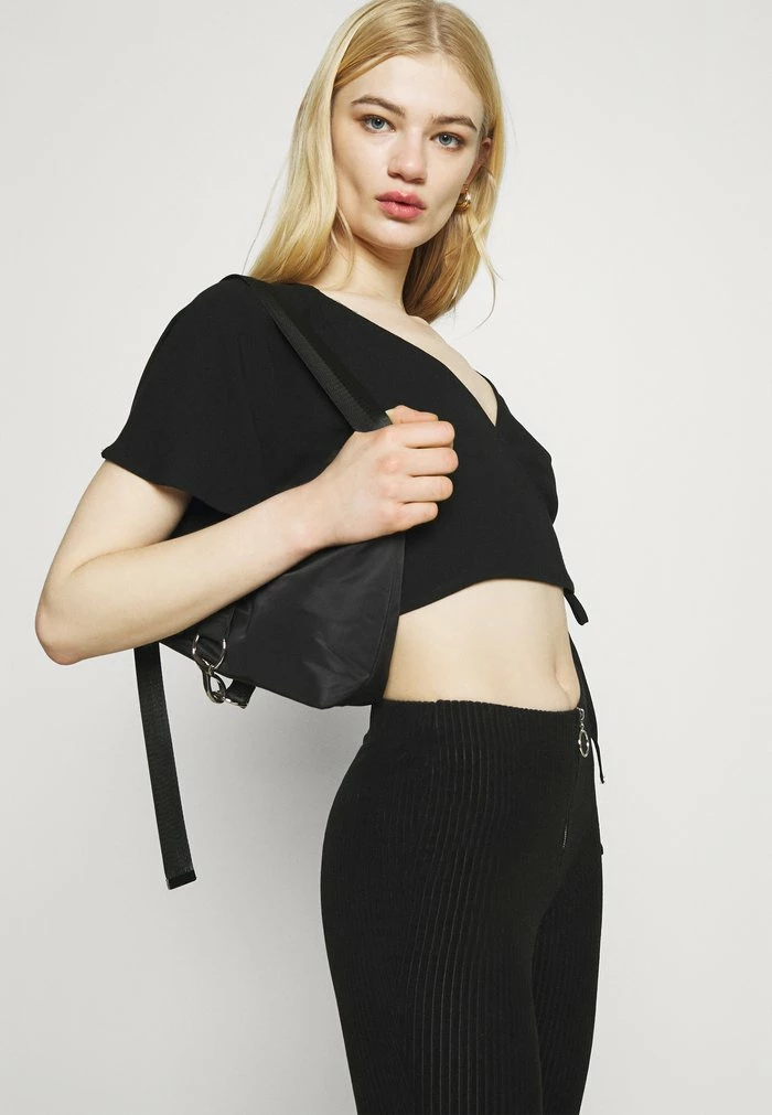 NA-KD FLARED SLEEVE - T-shirt Imprimé - Black 4 NA-KD FLARED SLEEVE - T-shirt Imprimé - Black – Image 4