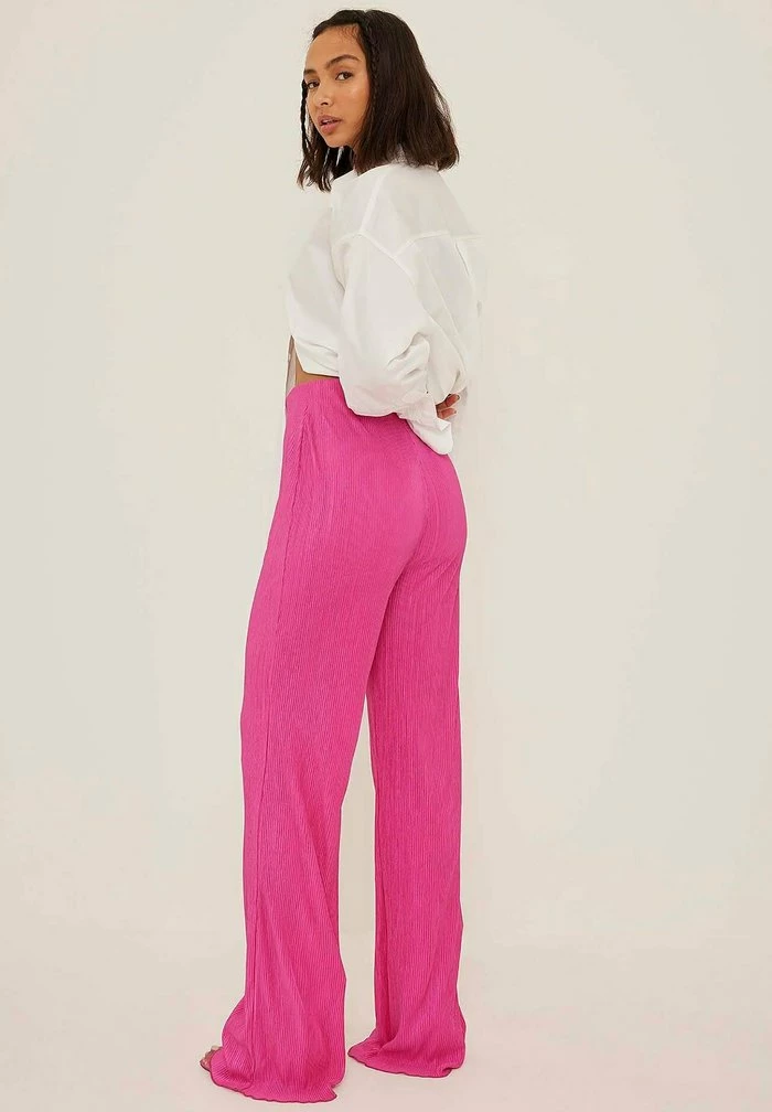 NA-KD PLISSIERTE - Pantalon Classique - Pink 2 NA-KD PLISSIERTE - Pantalon Classique - Pink – Image 2