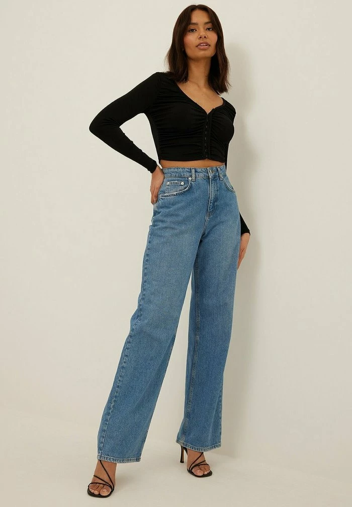 NA-KD RECYCELT GLITZER MIT RÜSCHEN - T-shirt à Manches Longues - Black 2 NA-KD RECYCELT GLITZER MIT RÜSCHEN - T-shirt à Manches Longues - Black – Image 2