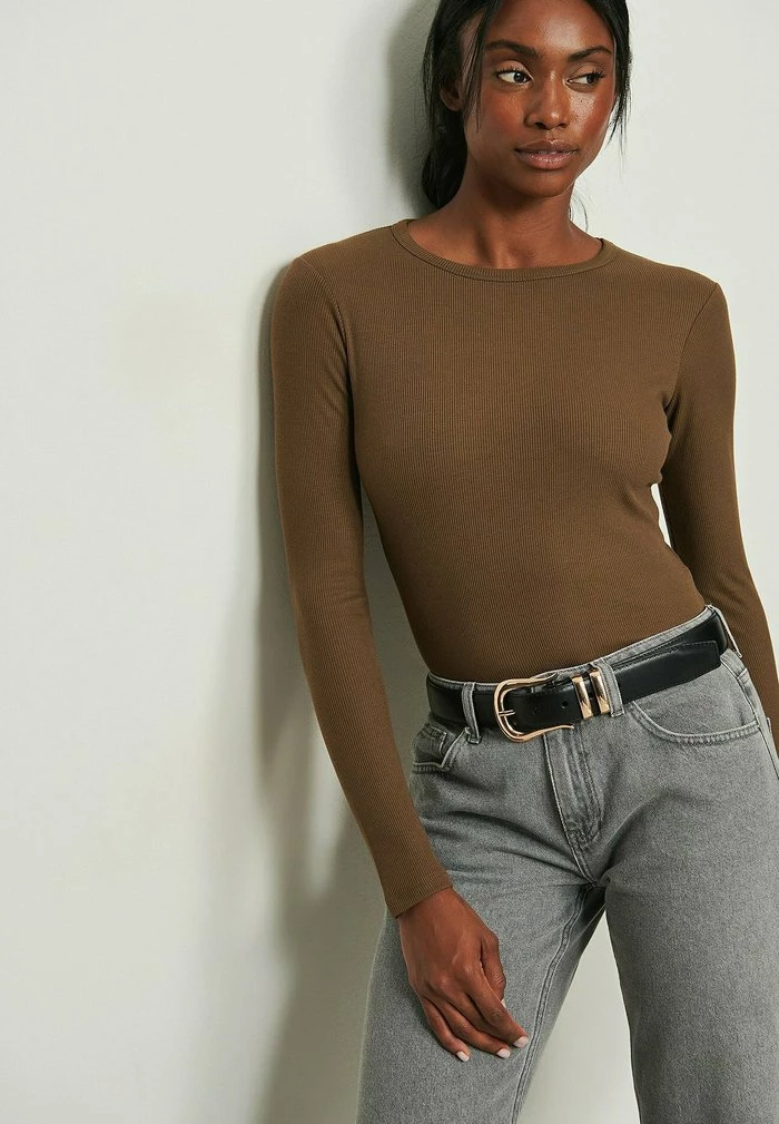 NA-KD LANGEN ÄRMELN UND RUNDEM AUSSCHN - Pullover - Brown 3 NA-KD LANGEN ÄRMELN UND RUNDEM AUSSCHN - Pullover - Brown – Image 3