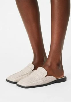 NA-KD Mules - White