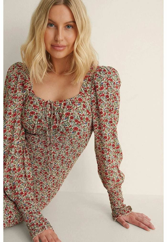 NA-KD Robe De Jour - Dark Red Flowers 4 NA-KD Robe De Jour - Dark Red Flowers – Image 4