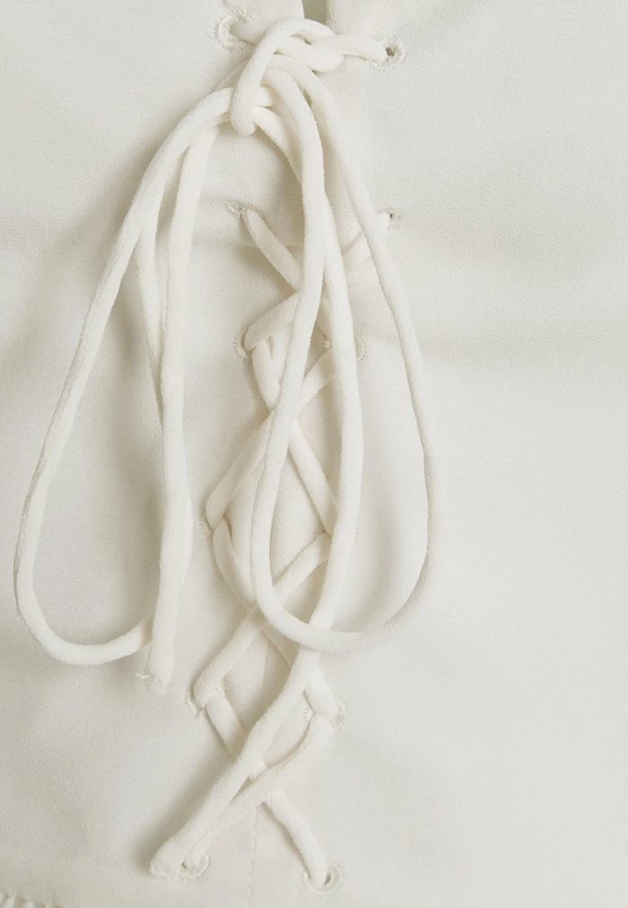 PAMELA REIF X NA-KD - DETAIL CROPPED - Blouse - White 3 PAMELA REIF X NA-KD - DETAIL CROPPED - Blouse - White – Image 3