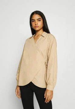 NA-KD OVERSIZED OVERLAP BLOUSE - Blouse - Beige