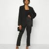 NA-KD STRAIGHT SUIT PANTS - Pantalon Classique - Black -NA-KD Soldes Magasin 228bf0f7574749d2b1364b483d611eff
