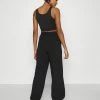 NA-KD X ZALANDO EXCLUSIVE - SPORTY FABRIC PANTS - Pantalon De Survêtement - Black 9 NA-KD X ZALANDO EXCLUSIVE - SPORTY FABRIC PANTS - Pantalon De Survêtement - Black -NA-KD Soldes Magasin 236b4115bb57444caa0bb61ba1d3a5c6