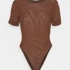 NA-KD MATHILDE GØHLER - T-shirt Basique - Dark Brown 8 NA-KD MATHILDE GØHLER - T-shirt Basique - Dark Brown -NA-KD Soldes Magasin 270d9b90013f4c3f90d3897e0ae9e0cb