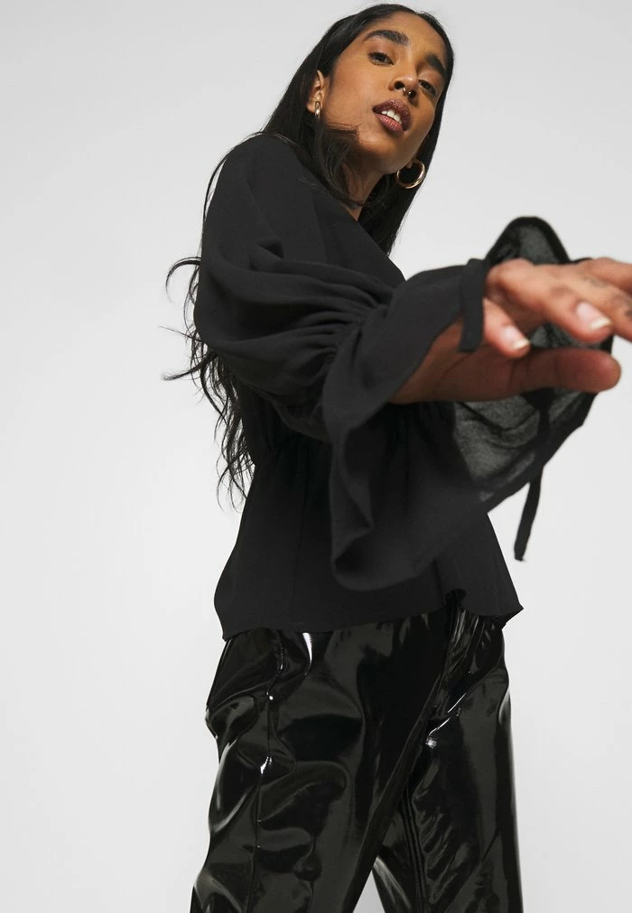 NA-KD STRAP TIE BLOUSE - Blouse - Black 4 NA-KD STRAP TIE BLOUSE - Blouse - Black – Image 4