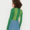 NA-KD CROPPED TURTLE NECK TOP - T-shirt à Manches Longues - Green Print -NA-KD Soldes Magasin 2d34e7538a204511a18f2c20a817adce