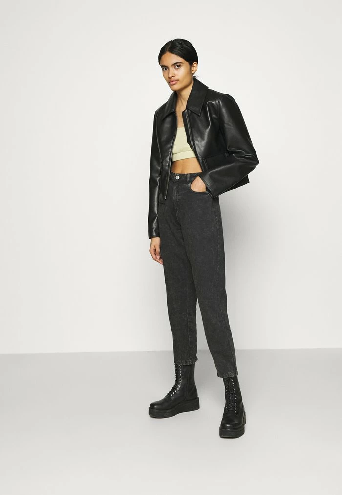 NA-KD JASMIN AZIZAM CROPPED SINGLET - Débardeur - Beige/khaki 2 NA-KD JASMIN AZIZAM CROPPED SINGLET - Débardeur - Beige/khaki – Image 2