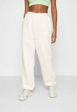 NA-KD X ZALANDO EXCLUSIVE - LOOSE FIT PANTS - Pantalon De Survêtement - Off-white