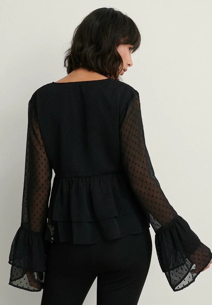 NA-KD DOBBY FLOUNCE BLOUSE-BLACK - Blouse - Black 2 NA-KD DOBBY FLOUNCE BLOUSE-BLACK - Blouse - Black – Image 2
