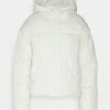 NA-KD PADDED JACKET - Veste D'hiver - Off White -NA-KD Soldes Magasin 30abb2e16fa34a74b640ddb149b97c8c