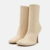NA-KD ROUNDED TOE BOOTS - Bottines à Talons Hauts - Cream -NA-KD Soldes Magasin 3221de635be74616858ff2191a9afd2f