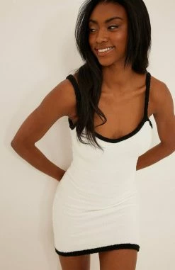 NA-KD CONTRAST SEAM - Robe Pull - White