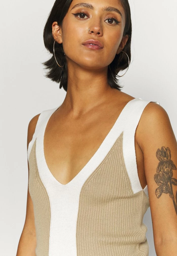 NA-KD V NECK SINGLET - Débardeur - Beige 4 NA-KD V NECK SINGLET - Débardeur - Beige – Image 4