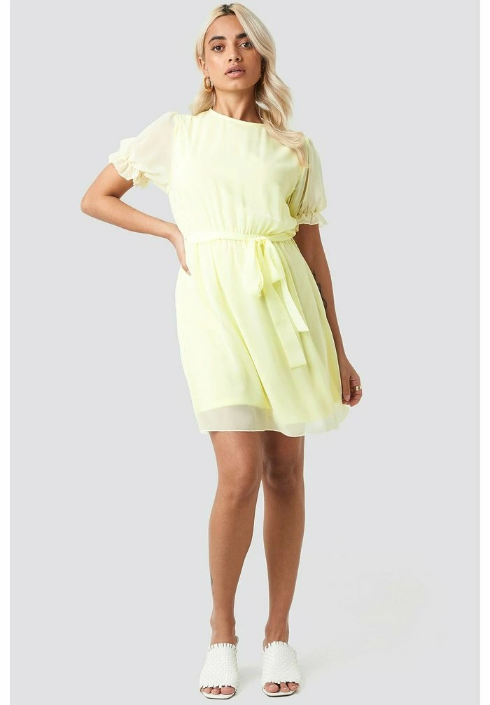 NA-KD Robe De Jour - Pale Yellow 2 NA-KD Robe De Jour - Pale Yellow – Image 2