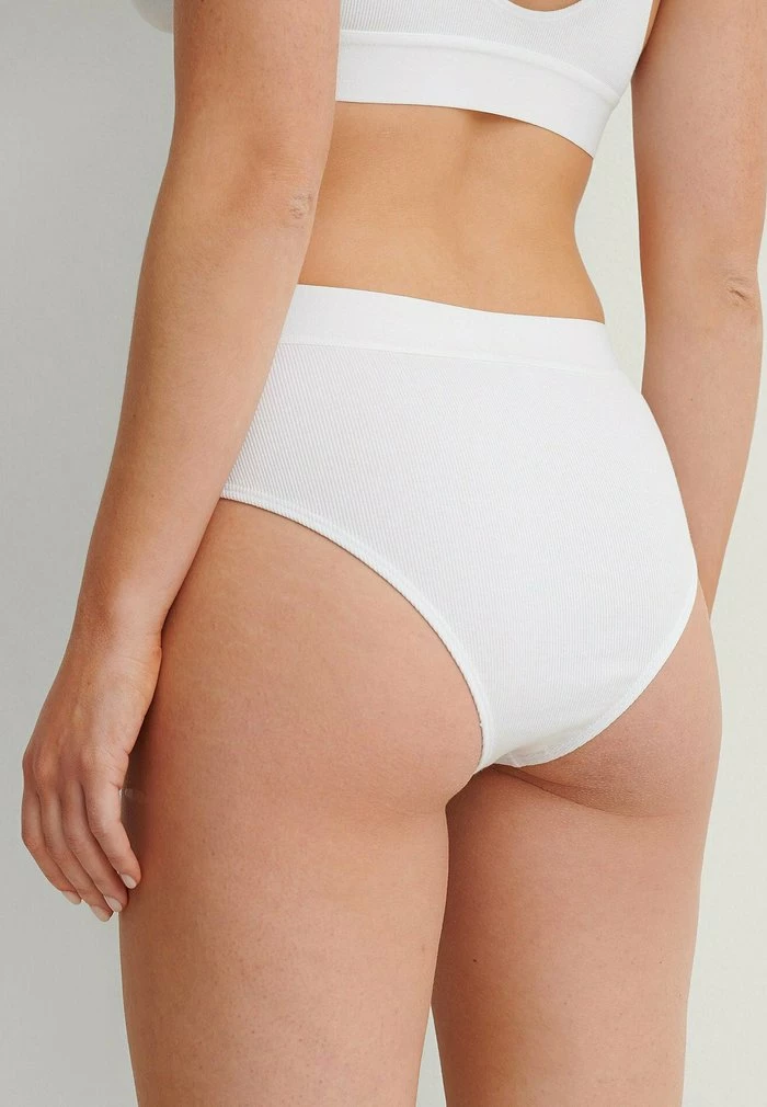 NA-KD Lingerie Sculptante - White 3 NA-KD Lingerie Sculptante - White – Image 3