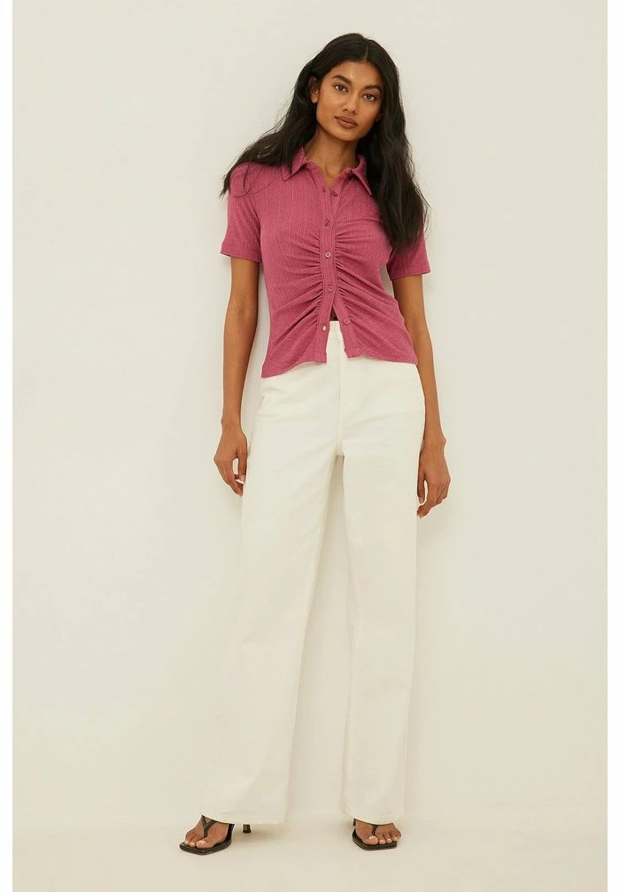 NA-KD MIT RÜSCHENDETAIL - Chemisier - Pink 2 NA-KD MIT RÜSCHENDETAIL - Chemisier - Pink – Image 2