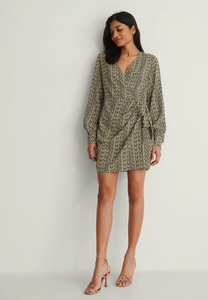 NA-KD Robe De Jour - Grey/yellow 2 NA-KD Robe De Jour - Grey/yellow – Image 2