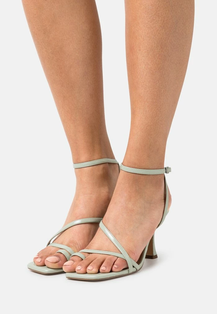NA-KD HOURGLASS STRAPPY - Sandales à Talons Hauts - Sage Green 1 NA-KD HOURGLASS STRAPPY - Sandales à Talons Hauts - Sage Green