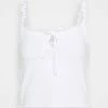 NA-KD STRAP DETAIL SMOCKED SINGLET - Débardeur - White -NA-KD Soldes Magasin 3ec6a7b4e1c54bb4b24d89a2bfd8c9d4
