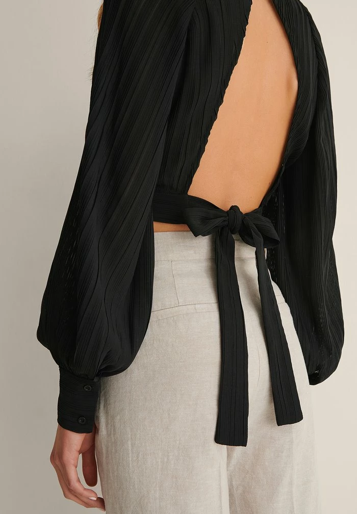 NA-KD OPEN BACK PLEATED BLOUSE - T-shirt à Manches Longues - Black 5 NA-KD OPEN BACK PLEATED BLOUSE - T-shirt à Manches Longues - Black – Image 5