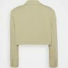 NA-KD MATHILDE GØHLER X CROPPED BOXY - Blazer - Khaki -NA-KD Soldes Magasin 40ee07fa104b478e8d2ea72c4c01ba6d