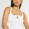NA-KD STRAP DETAIL SMOCKED SINGLET - Débardeur - White -NA-KD Soldes Magasin 426cd88c0b2747a6bcfd6861464c95c8