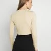 NA-KD KEYHOLE CROPPED - T-shirt à Manches Longues - Beige -NA-KD Soldes Magasin 46855b1a90f84d229bc645c2aa7ceb35