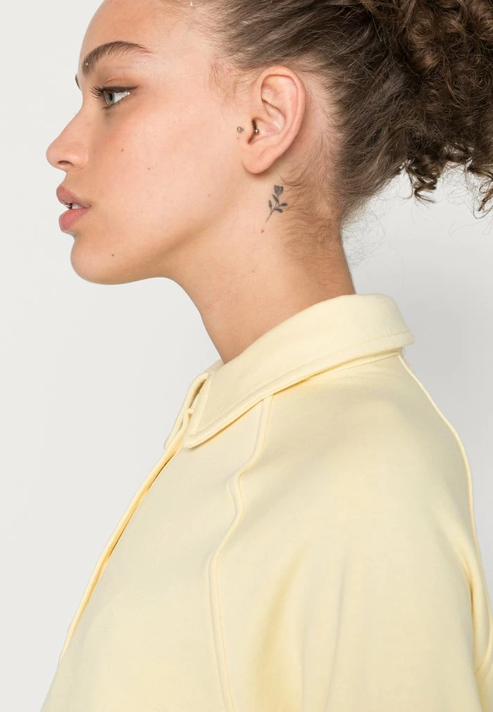 NA-KD BUTTON-UP COLLAR OVERSIZED SWEATER - Sweatshirt - Pale Yellow 5 NA-KD BUTTON-UP COLLAR OVERSIZED SWEATER - Sweatshirt - Pale Yellow – Image 5