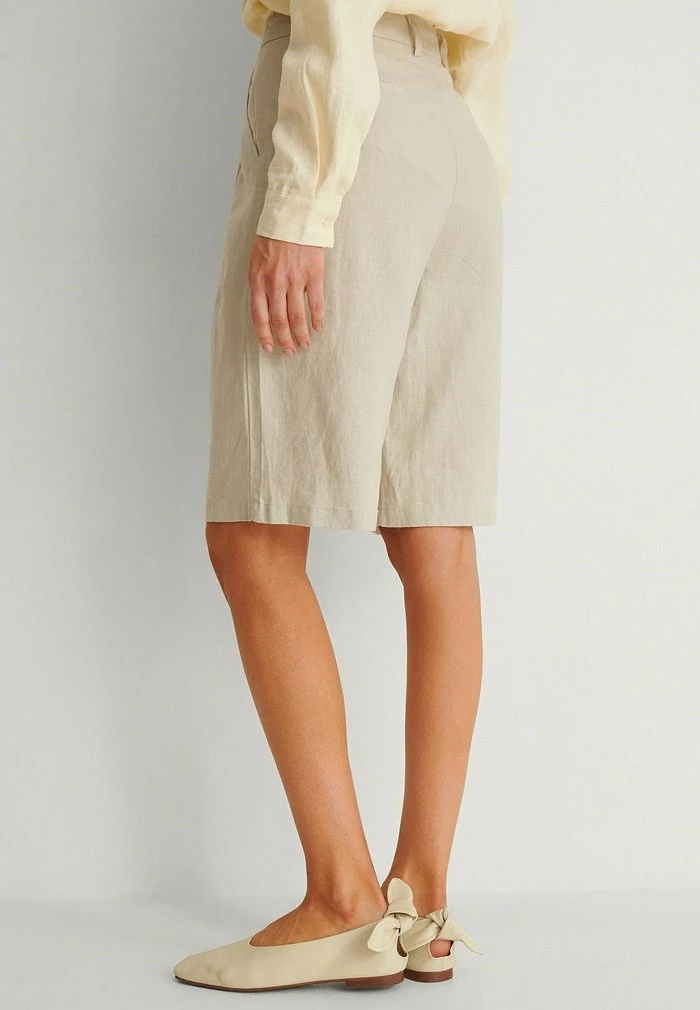 NA-KD BERMUDA - Short - Beige 2 NA-KD BERMUDA - Short - Beige – Image 2