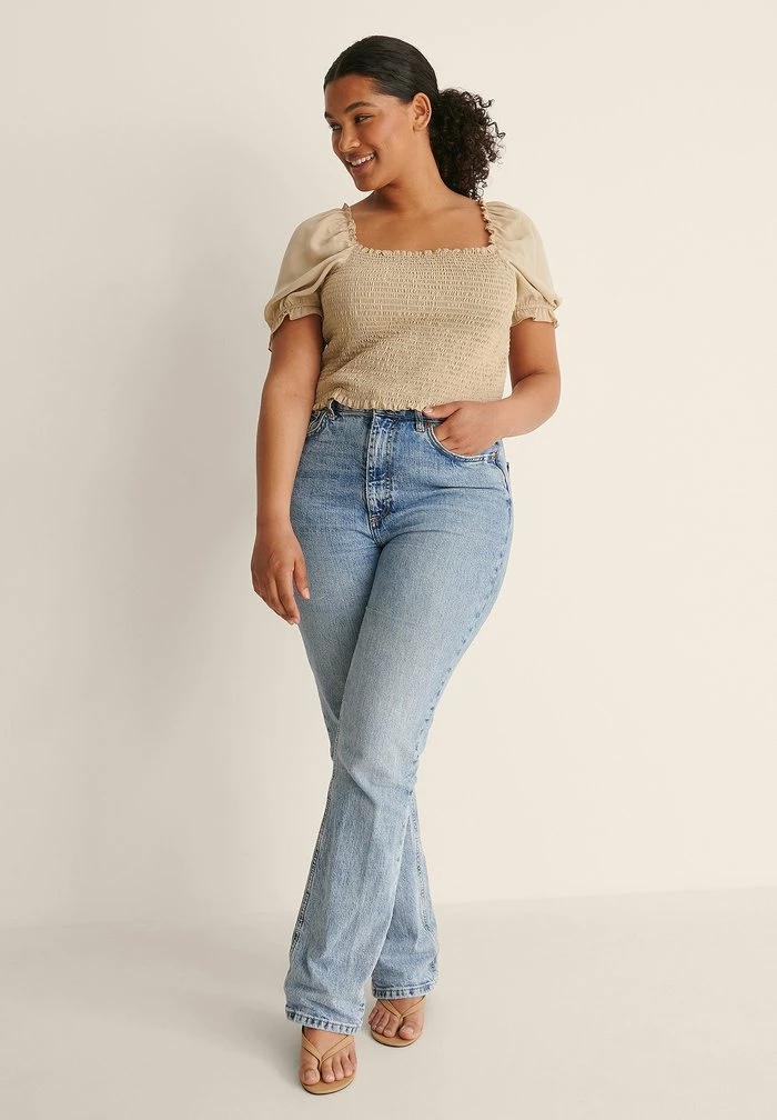 NA-KD SMOCKED - T-shirt Imprimé - Beige 2 NA-KD SMOCKED - T-shirt Imprimé - Beige – Image 2