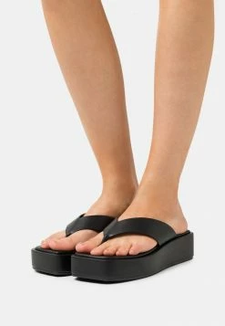 NA-KD TOE STRAP FLATFORM - Tongs - Black