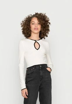 NA-KD KEYHOLE SEAM - T-shirt à Manches Longues - Offwhite