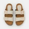 NA-KD BUCKLED FOOTBED SLIPPERS - Mules - Light Beige -NA-KD Soldes Magasin 4a3ab1e6cc7b424dadd3baa7d47b93ab