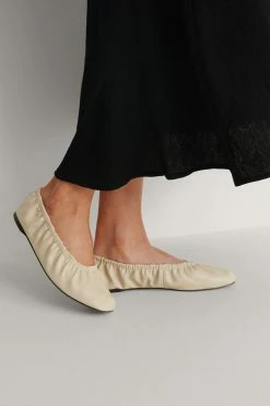 NA-KD GATHERED - Ballerines - Light Beige