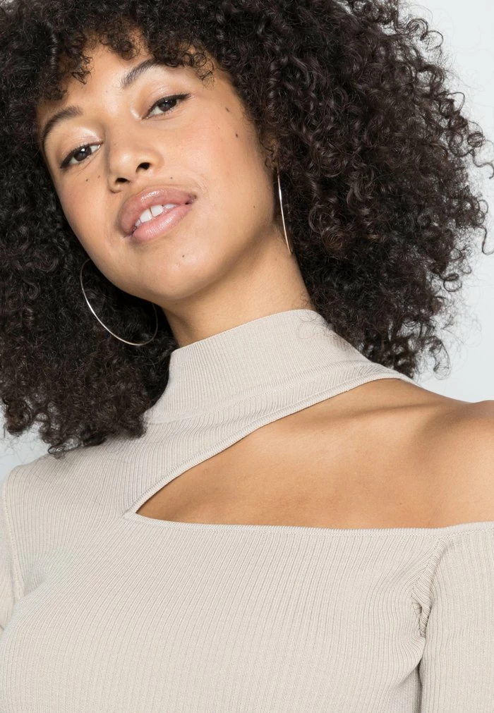 NA-KD SHOULDER CUT OUT - T-shirt à Manches Longues - Feather Grey 5 NA-KD SHOULDER CUT OUT - T-shirt à Manches Longues - Feather Grey – Image 5