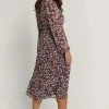 NA-KD Robe De Jour - Dark Flower 5 NA-KD Robe De Jour - Dark Flower -NA-KD Soldes Magasin 53e13c04e8604d50b2c072e324f9b649